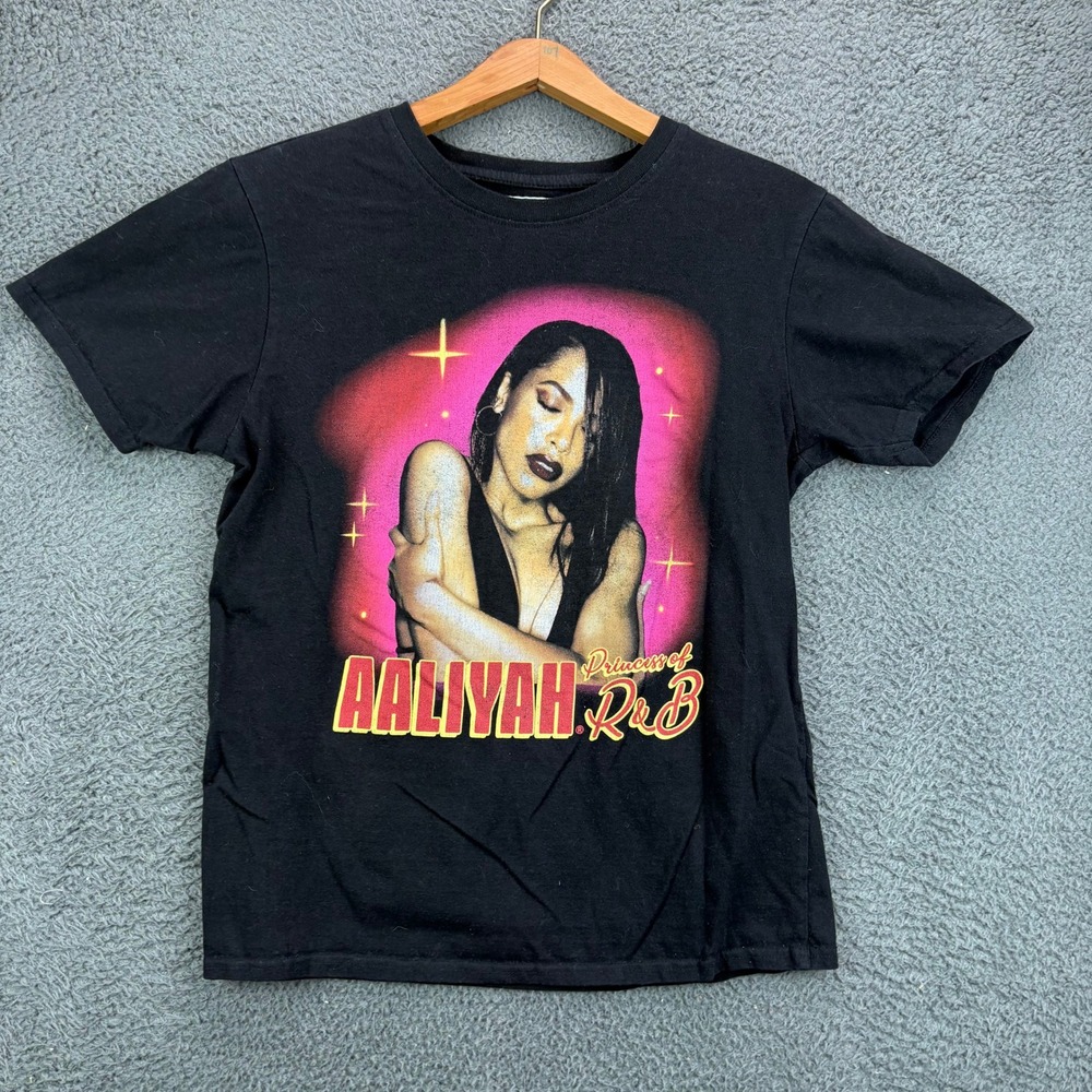 Aaliyah Princess of R&B Graphic T-Shirt Black‎ Small Short Sleeve Cotton Blend